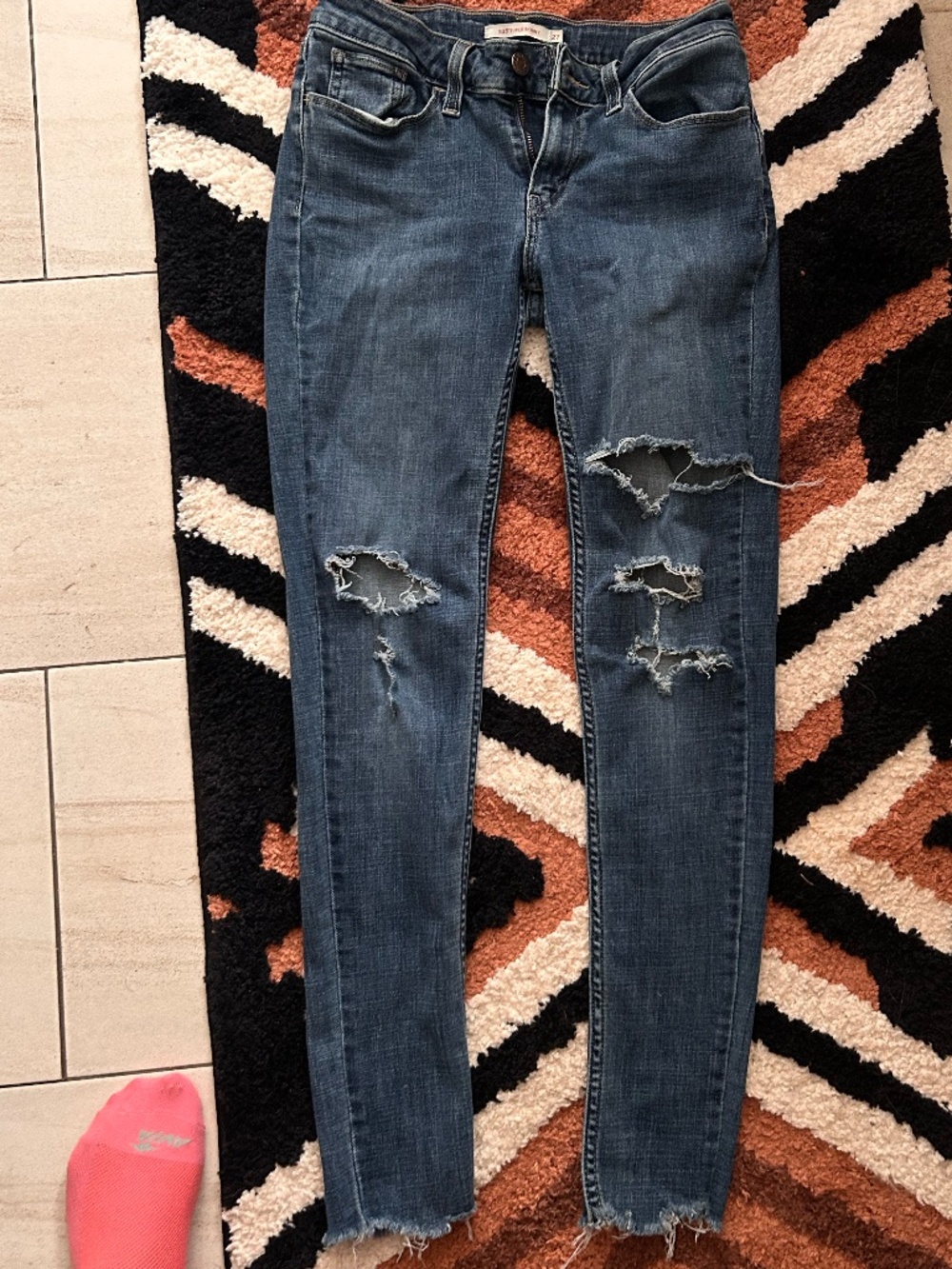 Levi Distressed Jeans